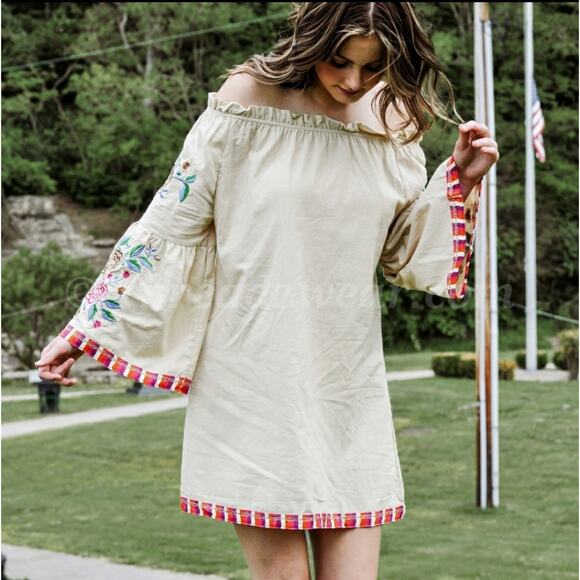 Velzera embroidered off shoulder bell sleeve dress small - Picture 2 of 6